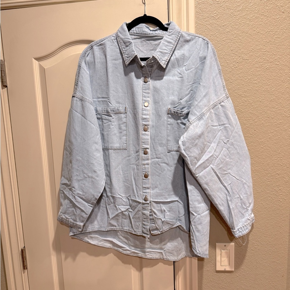 NWOT Unbranded oversized light wash jean jacket